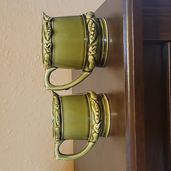 Porcelain Liquid Measuring Cups - Green Farmhouse Style - Picture 4 of 5
